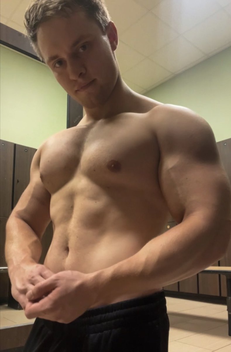 ljulee98's tweet image. Gym was too packed today to be legal but still got it in 😜