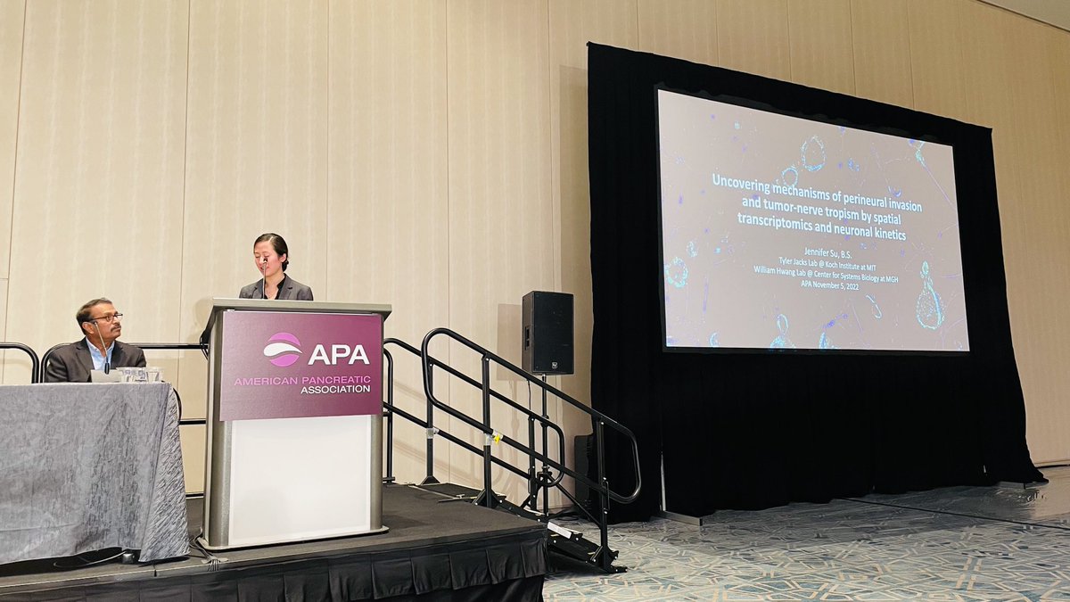 DrWilliamHwang's tweet image. Our lab is having a blast at #APA2022. #JenniferSu and #CarinaShiau gave great presentations on their work 💯👏Proud of how much they have grown as scientists and people over the past year.