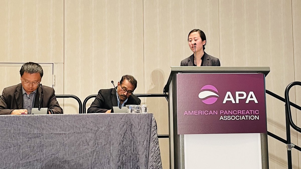 DrWilliamHwang's tweet image. Our lab is having a blast at #APA2022. #JenniferSu and #CarinaShiau gave great presentations on their work 💯👏Proud of how much they have grown as scientists and people over the past year.
