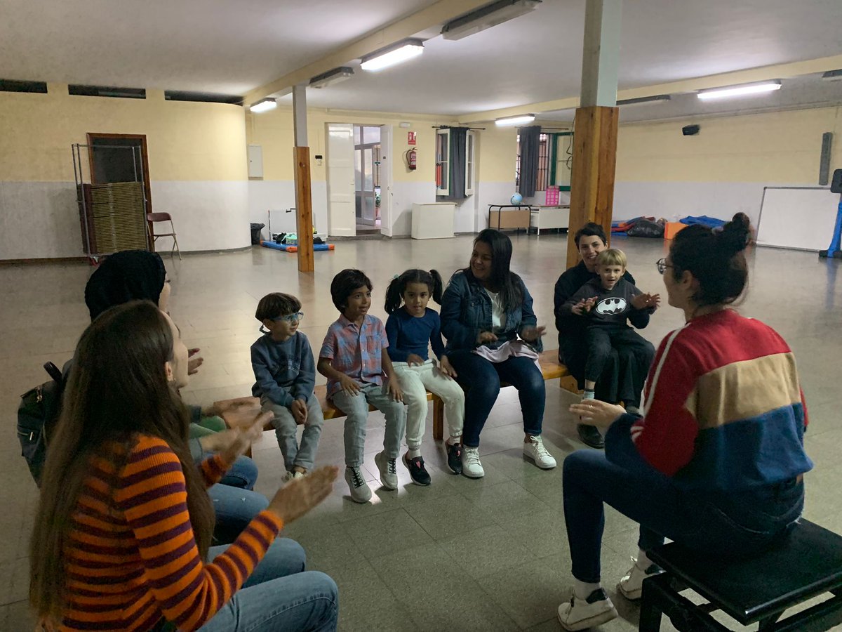 #Música en #família a l'escola <a href="/SAFAAVINYO/">SAFA Avinyo</a>, la nova activitat de NARINAN!
 
El divendres passat vam fer la primera sessió i tothom es va presentar d’una manera molt original: picant de mans al ritme d'una cançó mentre cadascú deia el seu nom.
 
Què farem a la segona sessió?