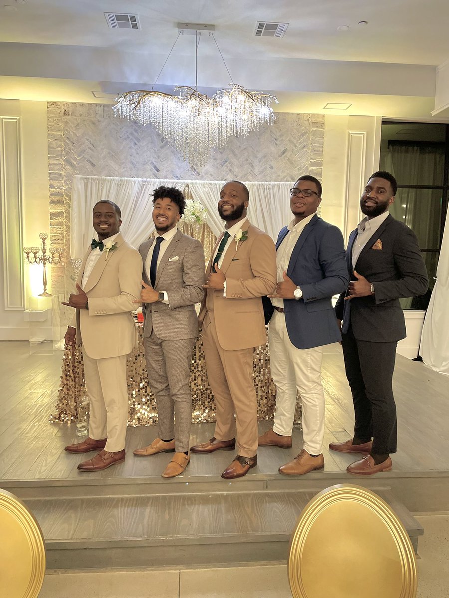 VincentDPhilli's tweet image. A bond 💪🏿#Spring12

Congrats LB on the wedding!