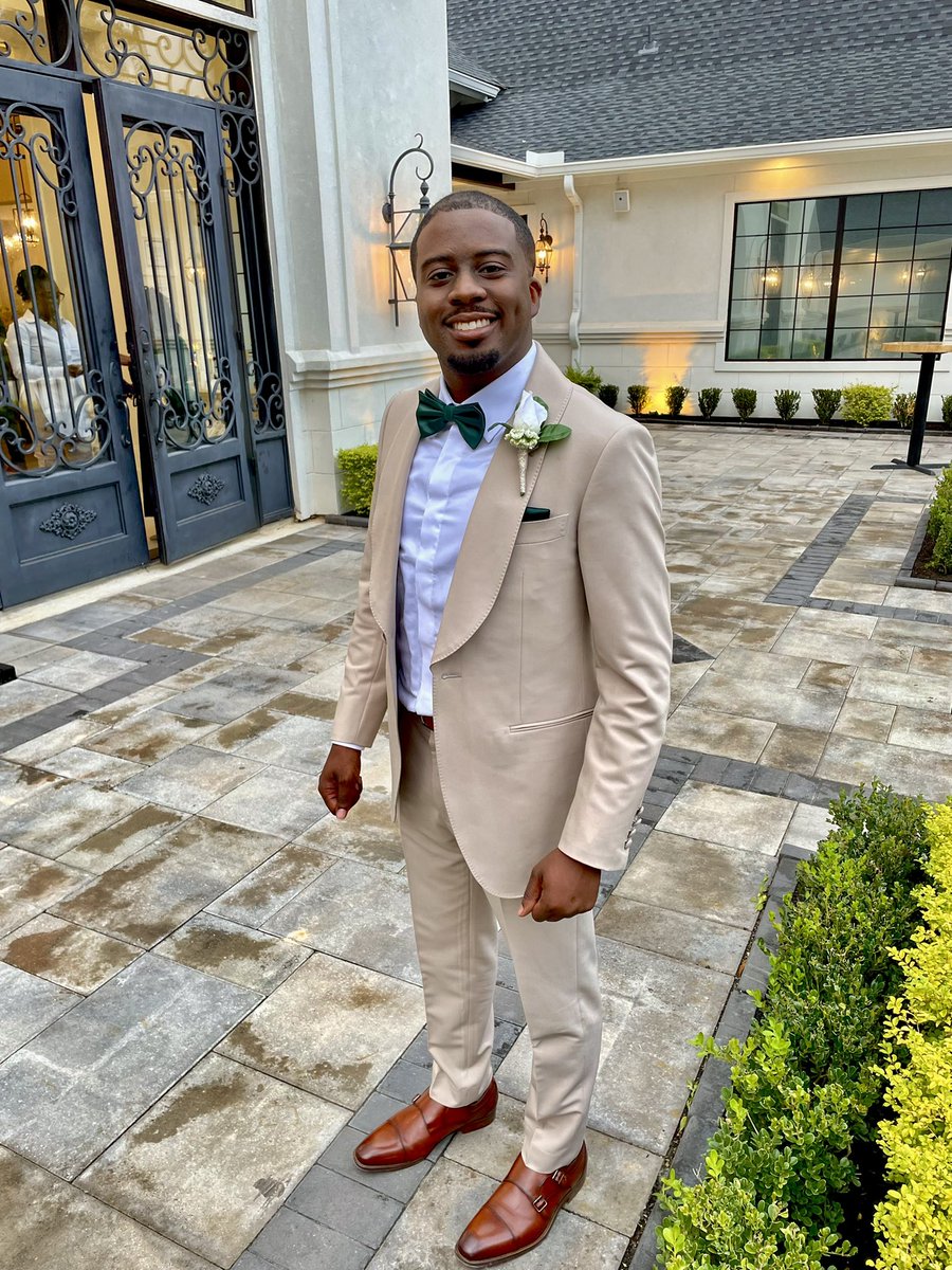 VincentDPhilli's tweet image. A bond 💪🏿#Spring12

Congrats LB on the wedding!