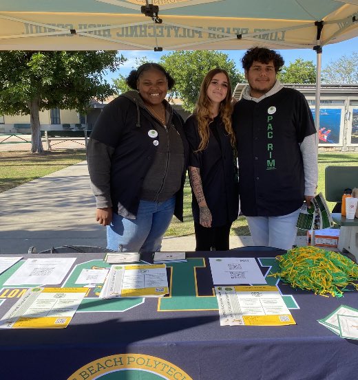 Ms_View_'s tweet photo. Grateful for wonderful student ambassadors representing our @polyjackrabbits pathways at the choice fair today!! #scholarsandchampions #theresnoplacelikePOLY #proudtobeLBUSD https://t.co/tmBgeAtFrp