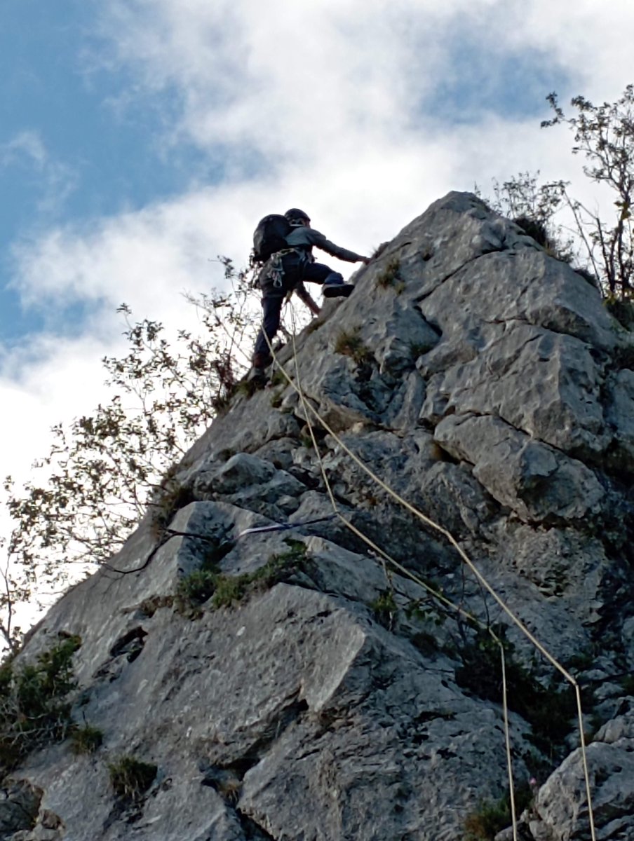 kus_steph's tweet photo. Belle ambiance sur l'arête à Jojo 2/2 #Chartreuse https://t.co/jHAuk4yZA7