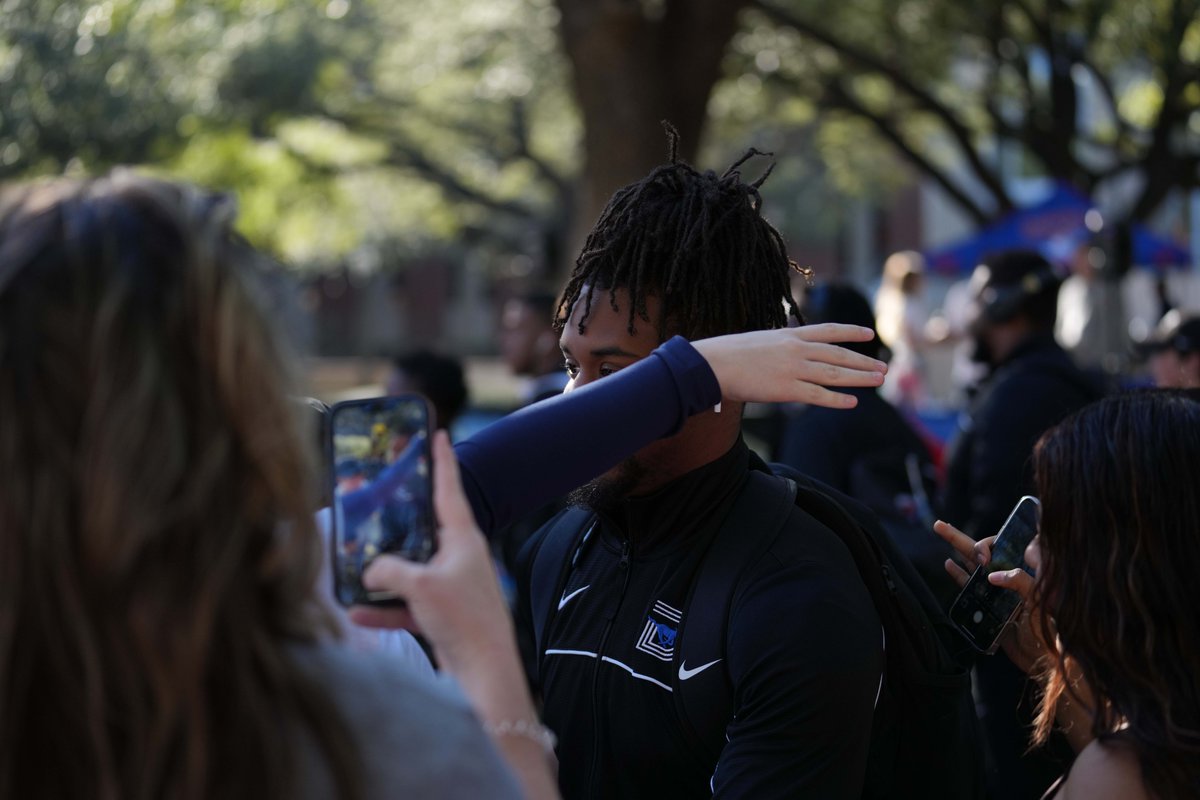 𝐅𝐚𝐦𝐢𝐥𝐲 𝐨𝐧 𝐆𝐚𝐦𝐞𝐝𝐚𝐲.💙