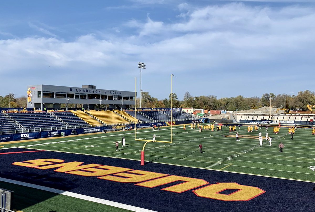 Thanks Queens n Coaches for a great game day experience, Congrats on the Win! <a href="/CoachNezQU/">Coach Nesbitt</a> <a href="/SteveSnyderQ/">Steve Snyder</a> <a href="/CoachDezan/">Travis Dezan</a> <a href="/Queens_Football/">Queen's Football</a>