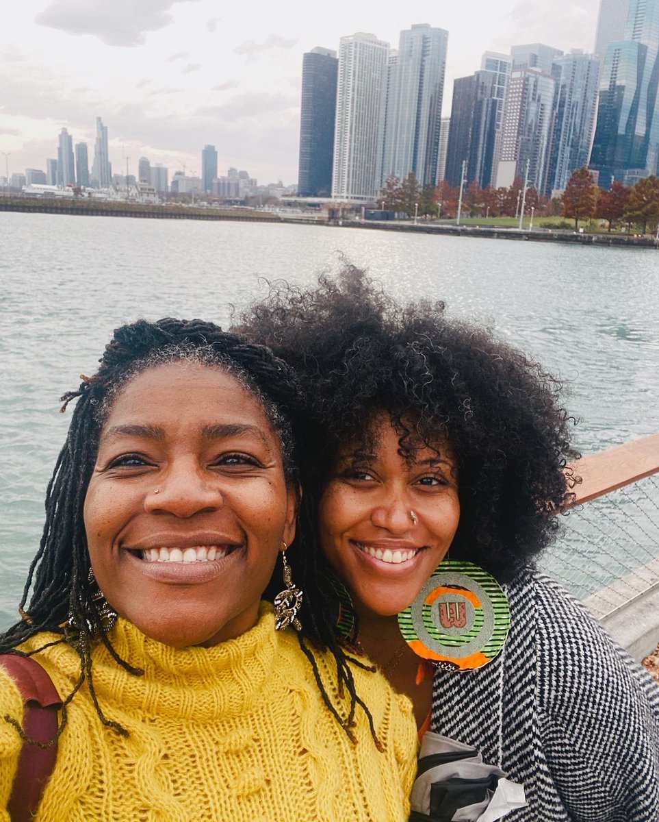 ccmercertoo's tweet photo. CC AS SEEN IN🌬Chicago! It’s been a fantastic work week in ChiTown amplifying arts, culture, and equity. The biggest takeaway from this week is to always exude joy, #OurJoyIsResistanceToo. 
Next adventure loading ✌🏽✈️💜✊🏽

#Travel #Chicago #TheWindyCity #NaturalHair #CCMercerToo https://t.co/AKgliFDsUu