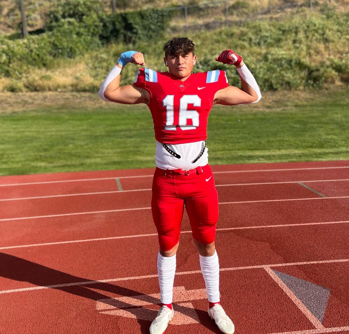 Kellen Leonard (@kellenleonard) on Twitter photo Senior season ended last night for me, EHS for life.
Looking forward to my collegiate career!
<a href="/EastmontSports/">Eastmont Athletics</a> <a href="/RylandSpencer/">Ryland Spencer™</a> <a href="/NickFarman55/">Nick Farman M.S.</a> <a href="/gobigrecruiting/">Go Big Recruiting</a> Senior season ended last night for me, EHS for life.
Looking forward to my collegiate career!
<a href="/EastmontSports/">Eastmont Athletics</a> <a href="/RylandSpencer/">Ryland Spencer™</a> <a href="/NickFarman55/">Nick Farman M.S.</a> <a href="/gobigrecruiting/">Go Big Recruiting</a>