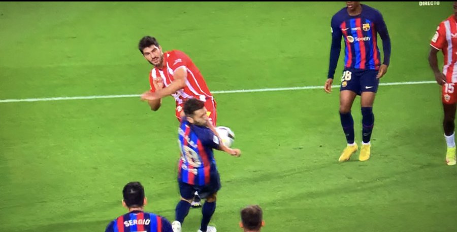 chiri_Retratos's tweet photo. Penalti de Asensio / NO penalti de Jordi Alba https://t.co/DV9cPn5VhV