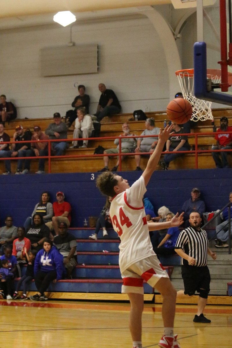 SMITTY40484's tweet photo. LCMS 🏀 (6th,7th,8th) played in the Mercer Co Panorama today against Rockcastle Co, Garrard Co and Anderson Co. 

8th and 7th swept their opponents. 6th grade fought hard all day! 

📸 Casey Roberts https://t.co/6yCB9CzsSL