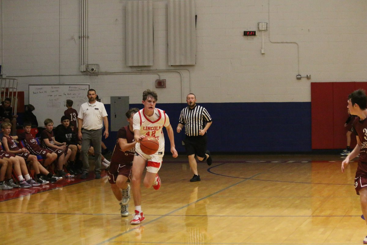 SMITTY40484's tweet photo. LCMS 🏀 (6th,7th,8th) played in the Mercer Co Panorama today against Rockcastle Co, Garrard Co and Anderson Co. 

8th and 7th swept their opponents. 6th grade fought hard all day! 

📸 Casey Roberts https://t.co/6yCB9CzsSL