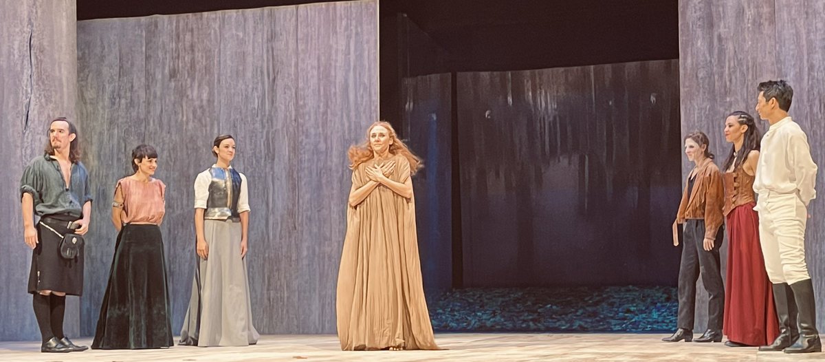 Teatramos's tweet photo. @Fran87bcn @monamartinez47 @TeatroEspanol @_sararivero_ @Marta_Guerras @LanderOtaola @albertojolee 👑 #QueenLear https://t.co/pKDmrKlbh1