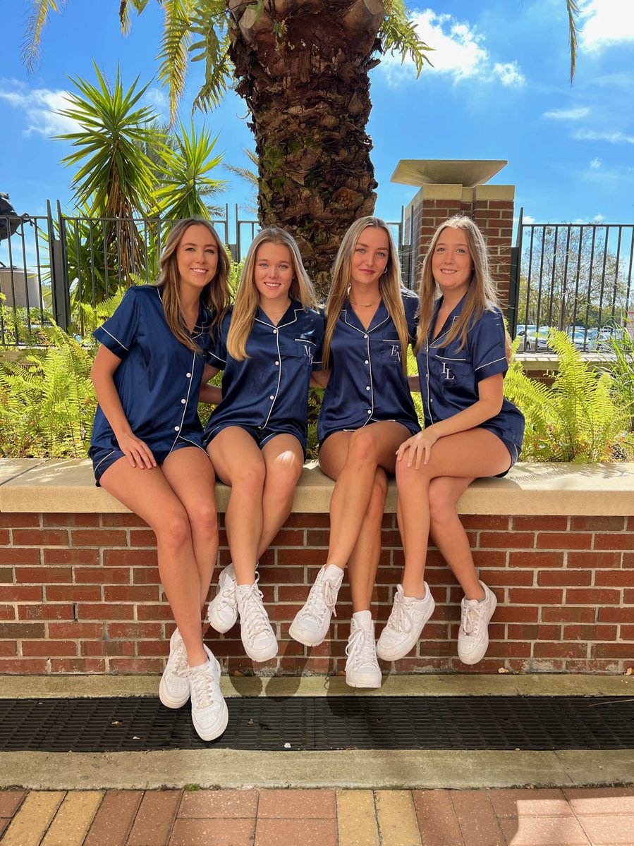 bergstrom_mac's tweet photo. Pics from this first semester as a new member of the Delta Zeta sorority https://t.co/kkYFstslOa