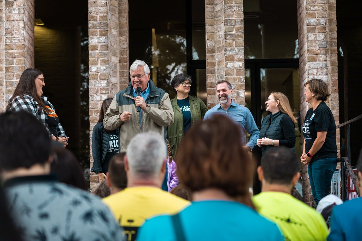 LizziePFletcher's tweet photo. Awesome morning with so many friends at #TeamLizzie HQ! Thanks to all who came out to make our rally such a great event, and a BIG thank you to everyone who went out and blockwalked afterward.

Together, we can do anything. https://t.co/GeZlw4Lidj