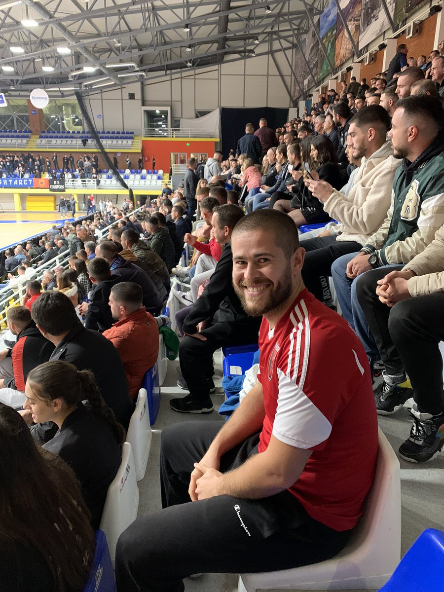 KumnovaShpend's tweet photo. Çfarë fitore sonte në Rahovec. Vëllaznimi! 🏀♥️ https://t.co/v44poZR5vG