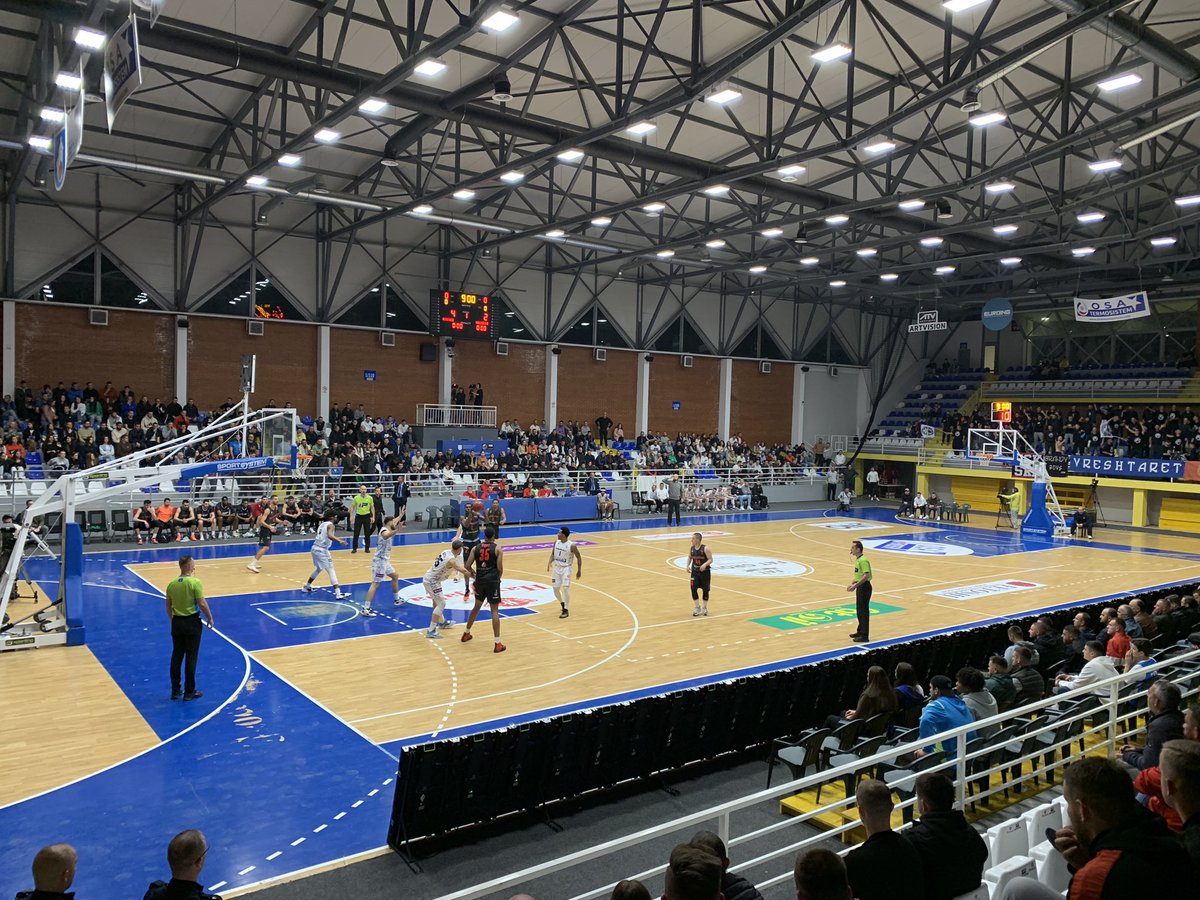 KumnovaShpend's tweet photo. Çfarë fitore sonte në Rahovec. Vëllaznimi! 🏀♥️ https://t.co/v44poZR5vG