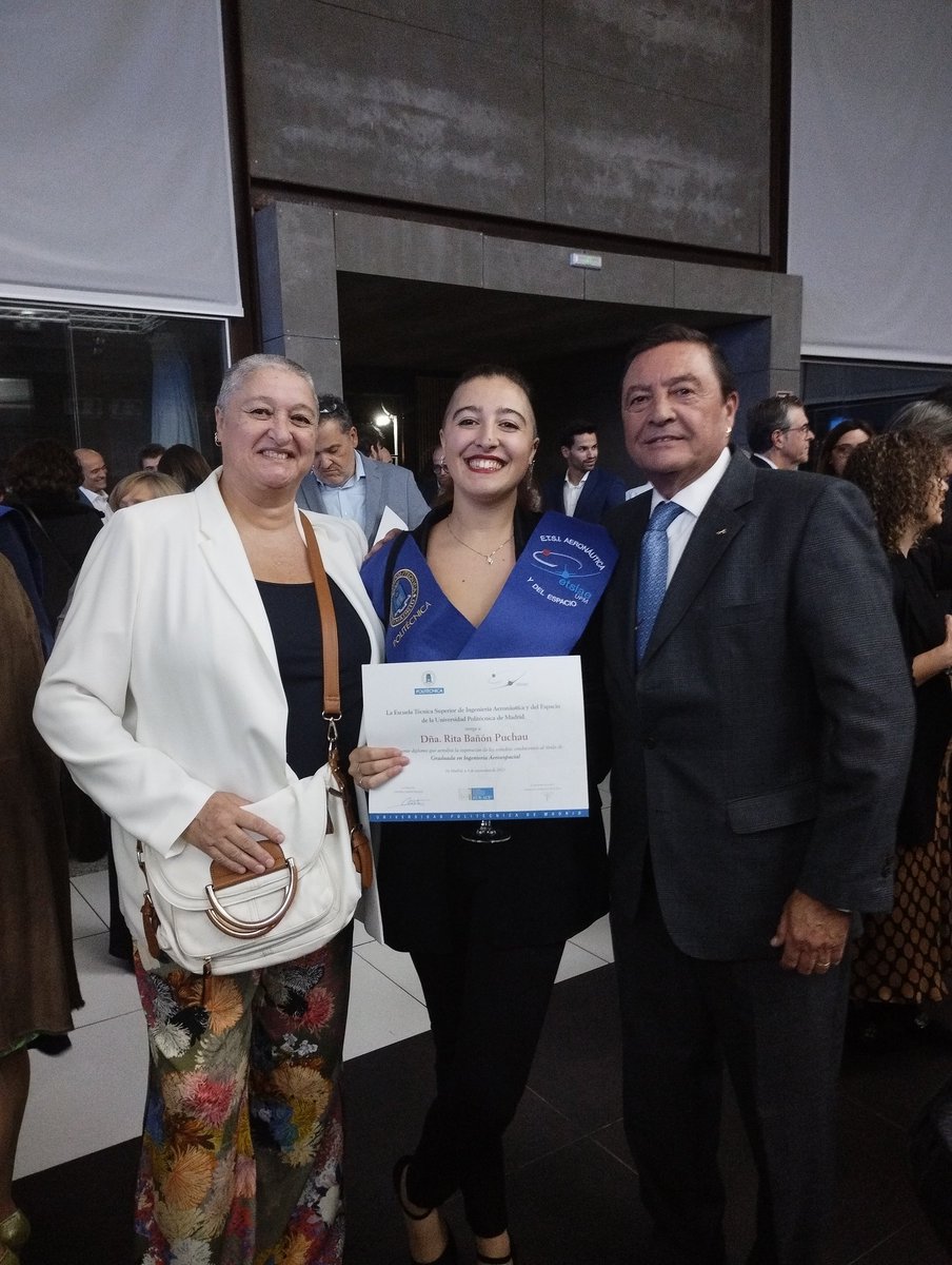 ritabp99's tweet photo. Ayer me gradué por fin!!!! Y tengo que decir que íbamos todos guapisimos https://t.co/mbMnb8zw7R
