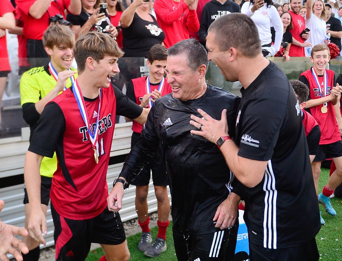 When you win the <a href="/wpial7/">WPIAL</a> 4A soccer title and your entire team sets you up for a……team picture?!? And you take it like a champ. Congratulations <a href="/moonboyssoccer/">moonboyssoccer</a>. See all the stories over at <a href="/pghsoccernow/">Pittsburgh Soccer Now</a> #WPIAL