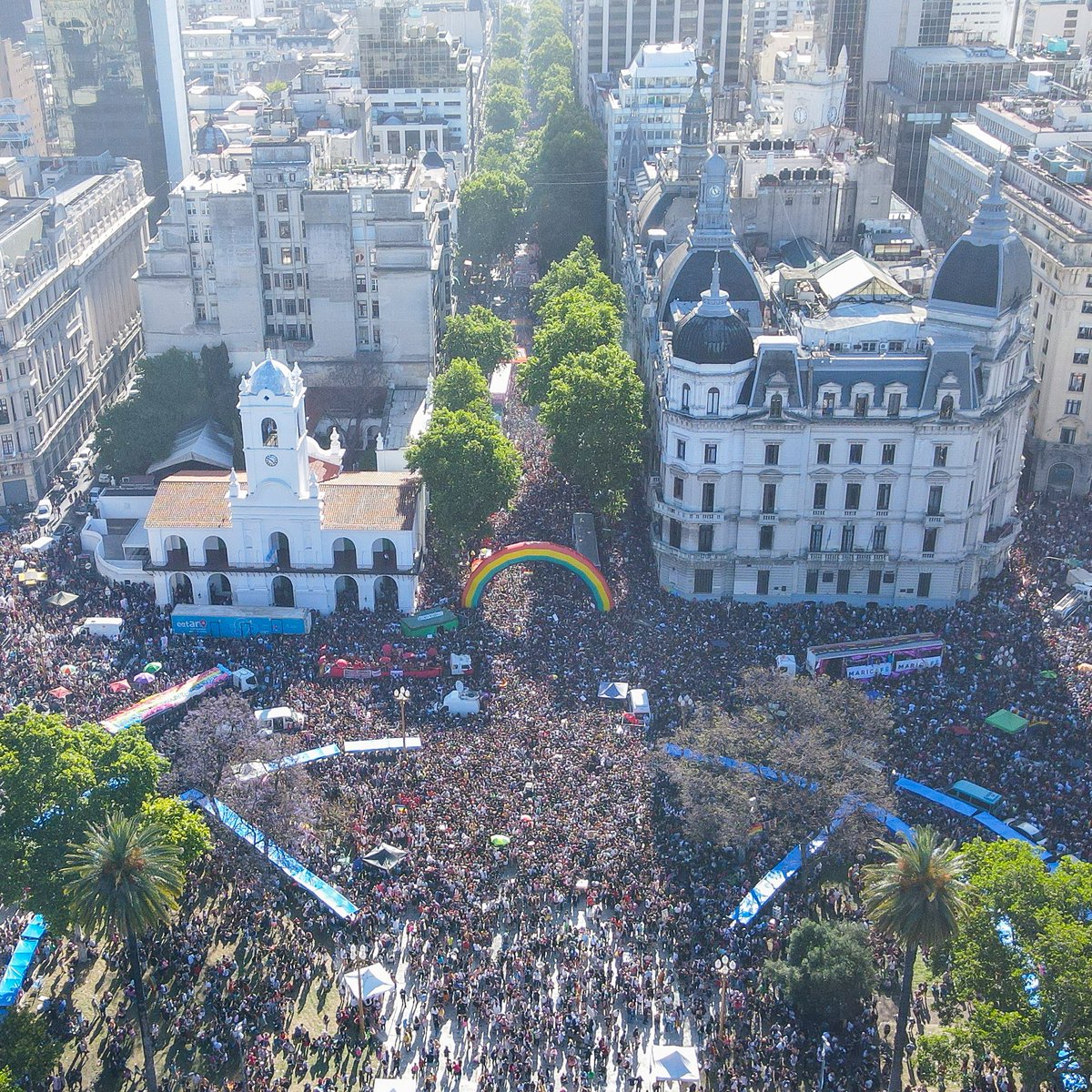 emergentesmedio's tweet photo. El arcoiris en Plaza de Mayo.
Fotos: Leandro Mastronicola para Emergentes 
@MarchaOrgulloAR 
#MarchaDelOrgullo https://t.co/ns7JQ5Czp0