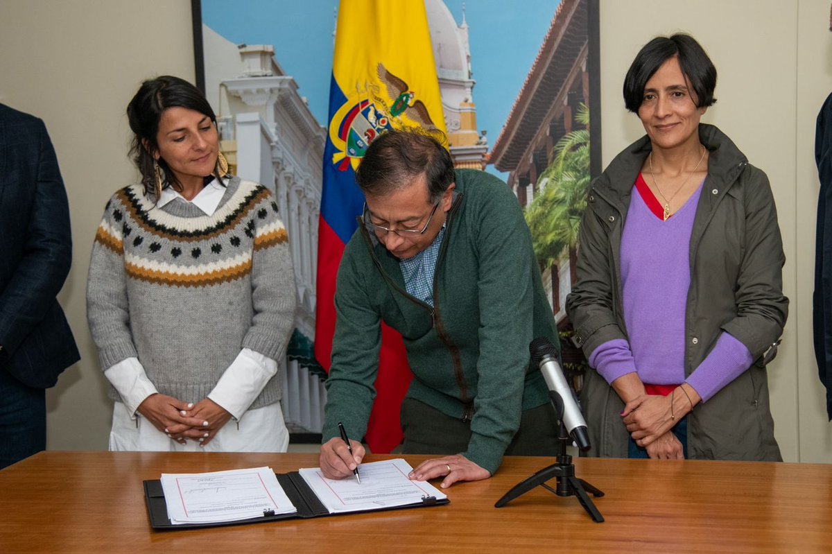 Firmo el tratado de Escazú, ya es ley de la República.

Poder a la ciudadanía para defender la Vida y la Naturaleza.