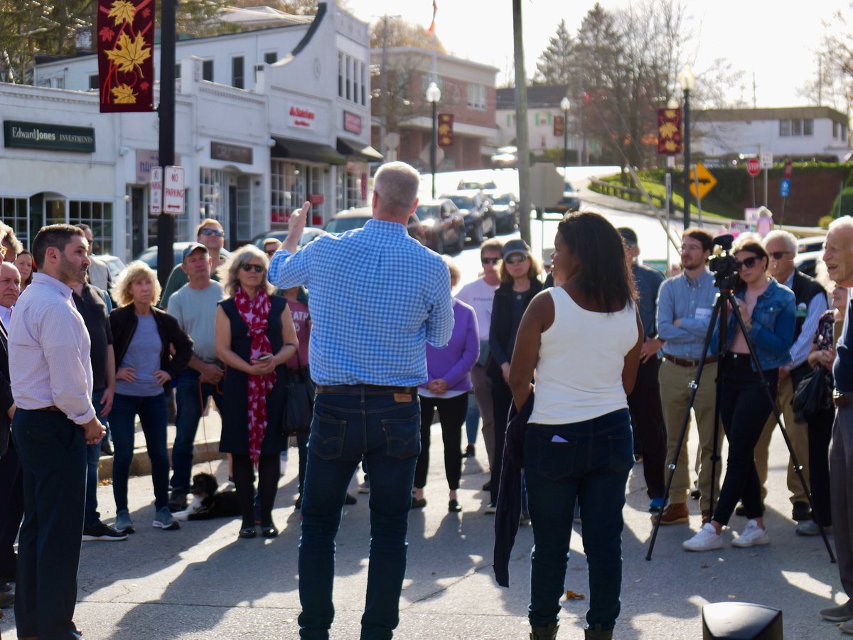 Kicking off the last weekend of early voting here in the Hudson Valley! Thank you to the volunteers who knocked on thousands of doors to help spread our message leading up to Election Day. If you haven’t already, make your plan to vote early or on Election Day.