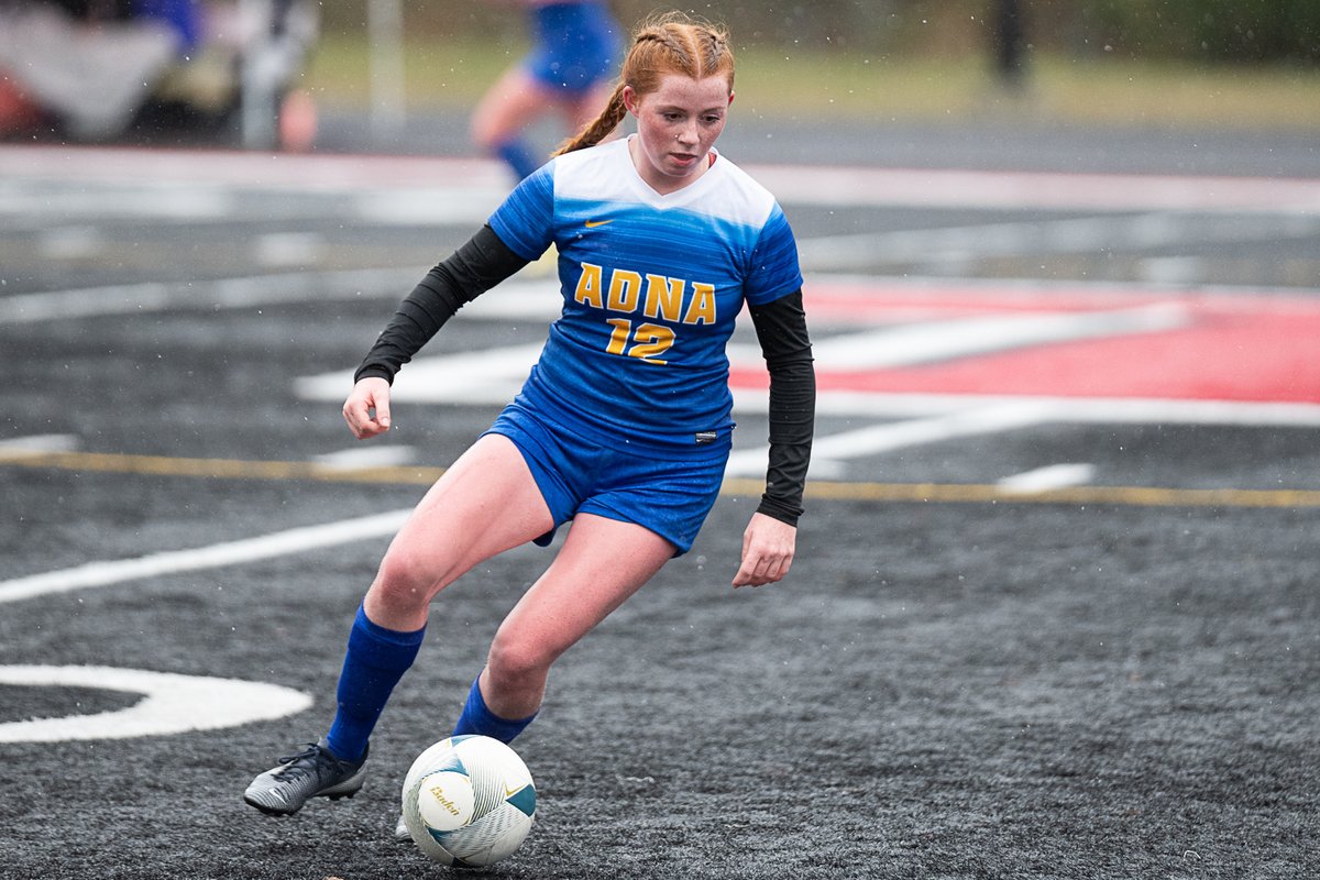 AlecDietz's tweet photo. Some of my favorite photos from the placement round of the 2B District 4 girls soccer playoffs this afternoon on the Black Top. Stories on the way @logger_soccer @NapavineSoccer @adnasoccer https://t.co/UFmfGTHUeu