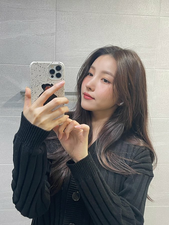GFRIEND_PORTAL's tweet photo. I feel like she will come with good news https://t.co/OzmwB2NLPR