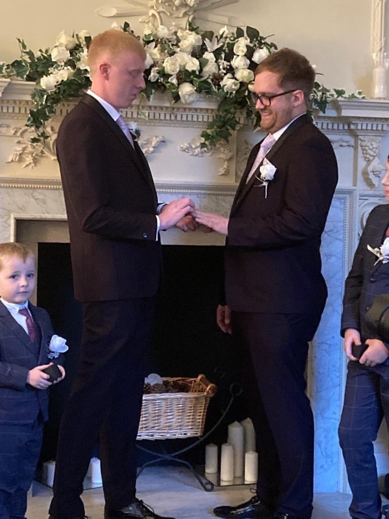 EvendenKarl's tweet photo. Had an amazing couple of days that I would do over and over again. I married a guy that loves me and supports me and couldn’t as for anything more then that @LiamxPrest and of course we had to have our first dance as @MariahCarey Endless love with @luthervandross #MariahCarey https://t.co/Mqyj0DwSwa