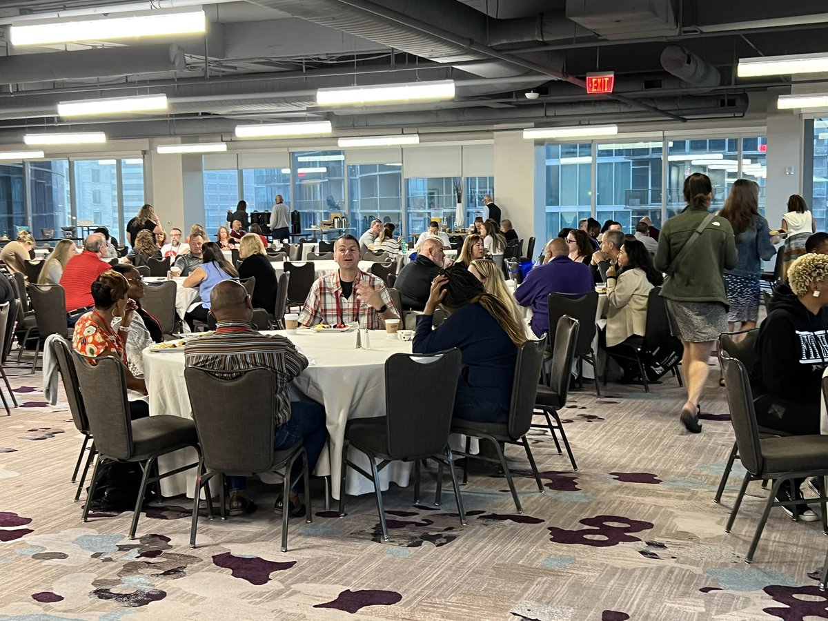 Casey_Cortese's tweet photo. The power of teachers!  That’s what is evident @NatlJumpStart #jumpstartNEC as 300+ teacher leaders explore new skills &amp; resources to bring high quality personal finance to their students. This place is reverberating with passion, and it humbles me! TY teachers! #Schwab4Good https://t.co/0kj6VpnZ1G
