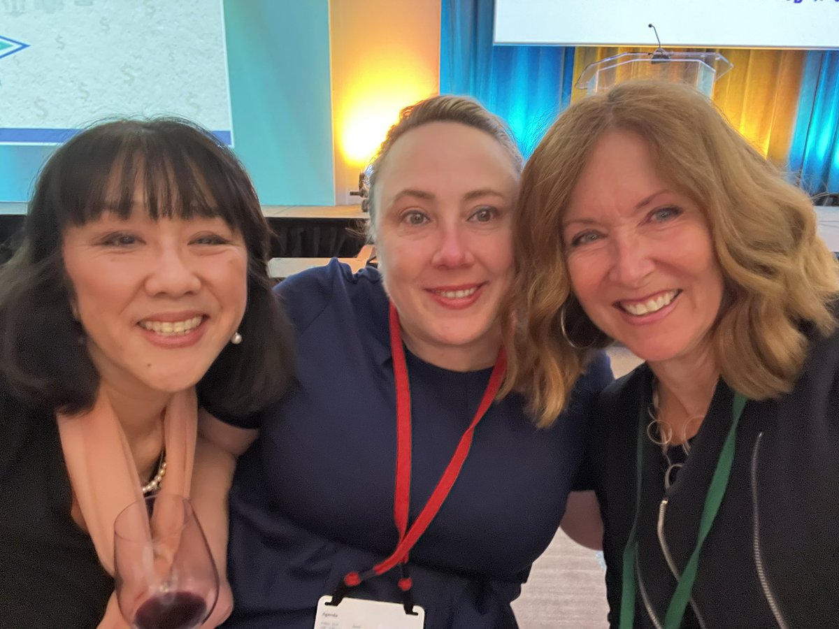 The power of teachers!  That’s what is evident @NatlJumpStart #jumpstartNEC as 300+ teacher leaders explore new skills &amp; resources to bring high quality personal finance to their students. This place is reverberating with passion, and it humbles me! TY teachers! #Schwab4Good