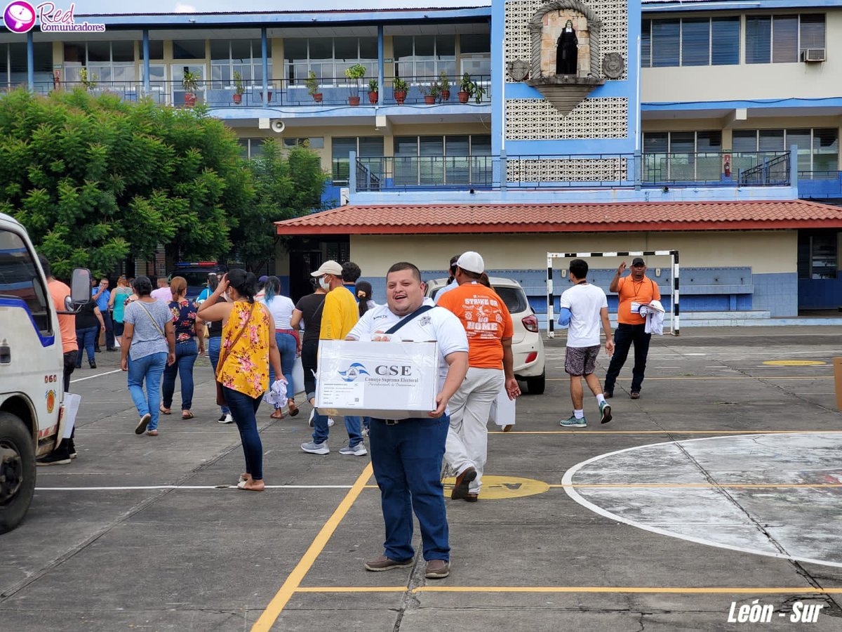 FranciscaC2021's tweet photo. En estas #EleccionesSoberanas2022 se realizó el.traslado de las boletas electoral 🛍️ a los diferentes lugares del departamento de.#LeonRevolucion con la participación activas se nuestros compañeros de la #UVEDenisSilva https://t.co/seRYVqs6G8