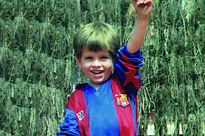 olamide5k's tweet photo. you made it, little man. 
you became one of the greatest defenders of all time🌟❤️💙

#semprepique https://t.co/NISIse8mFI
