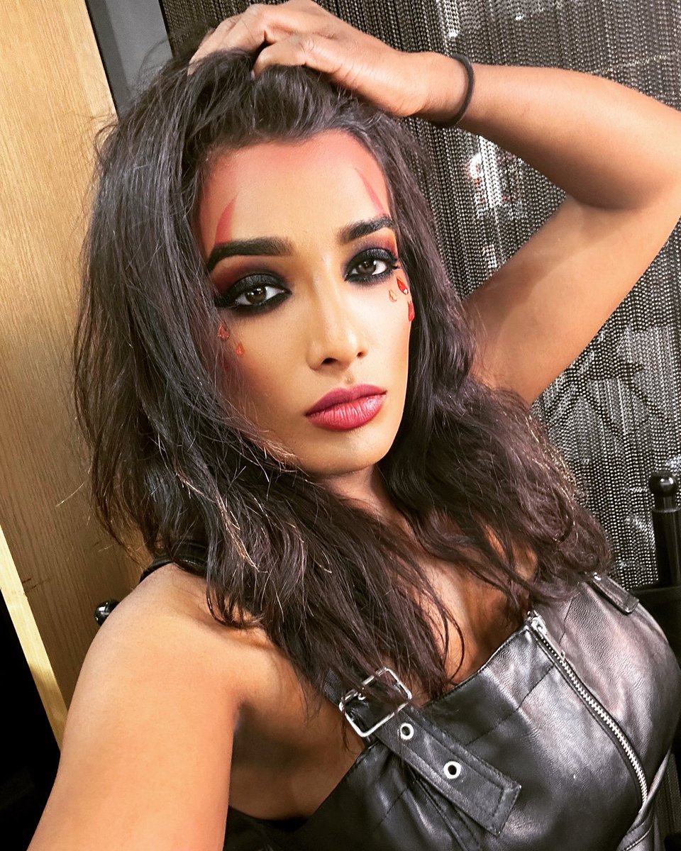 <a href="/VinitaDuniphin/">Vinita Duniphin</a> <a href="/MACcosmetics/">M•A•C Cosmetics</a>  #makeup #Halloween2022 #WHOAMI