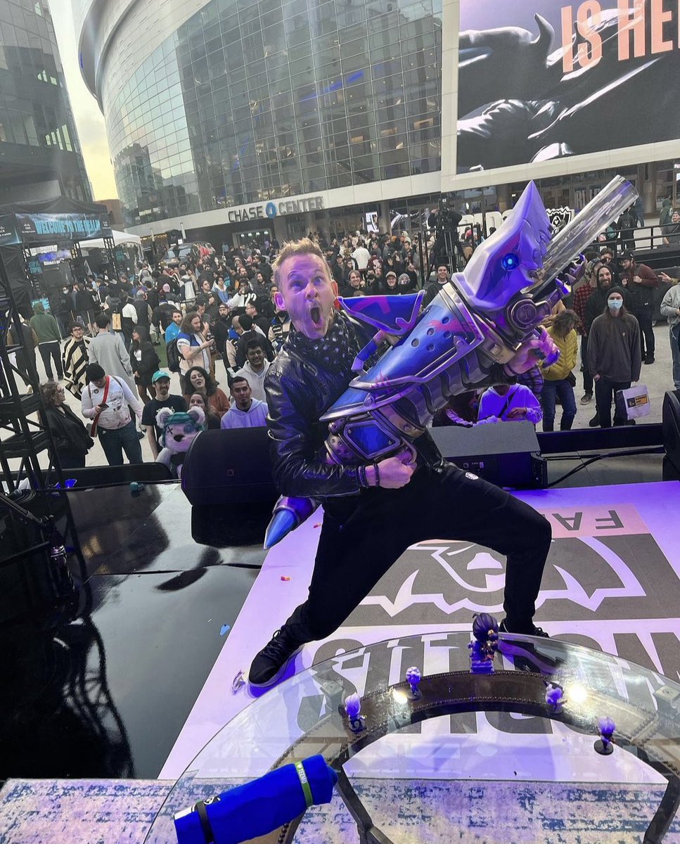 riotgames's tweet photo. going into the finals like https://t.co/MvZfXQNJA0