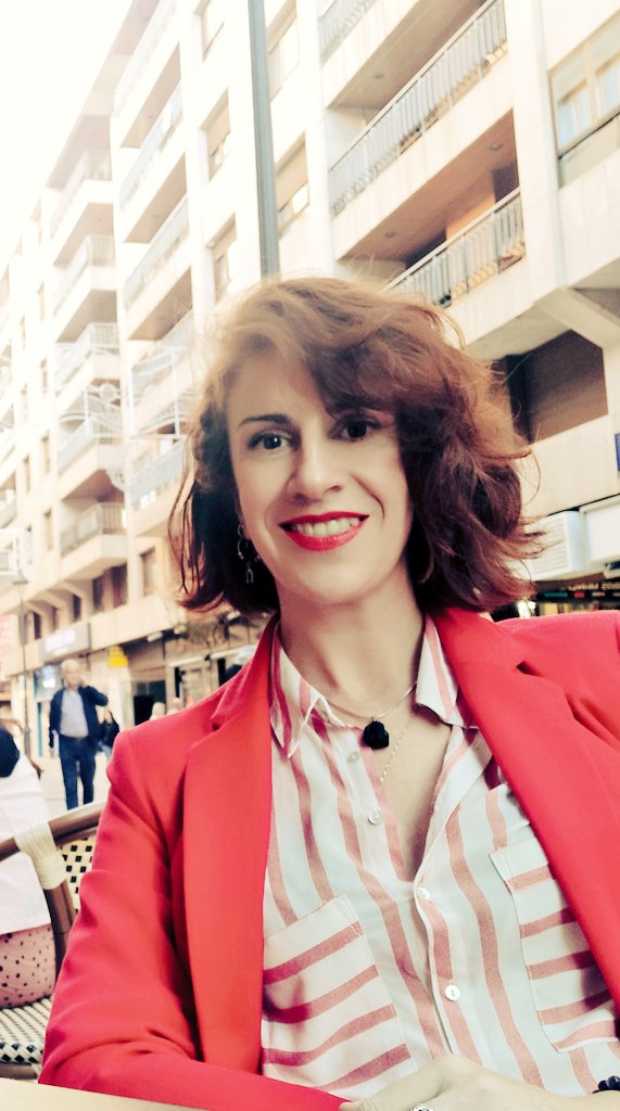 elenaima's tweet image. Todo al rojo!