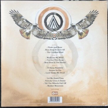 magicbuscwb's tweet photo. Prensagem importada de Find A Light, sexto álbum de estúdio da banda norte-americana @BlackberrySmoke. O disco duplo foi lançado em 2018 e conta com 13 faixas no total. LP lacrado.

Valor: R$ 254,99. Link para o anúncio: https://t.co/3rXPctPK75

Mais em: https://t.co/1oPCuU9zII https://t.co/eljko6EkOY