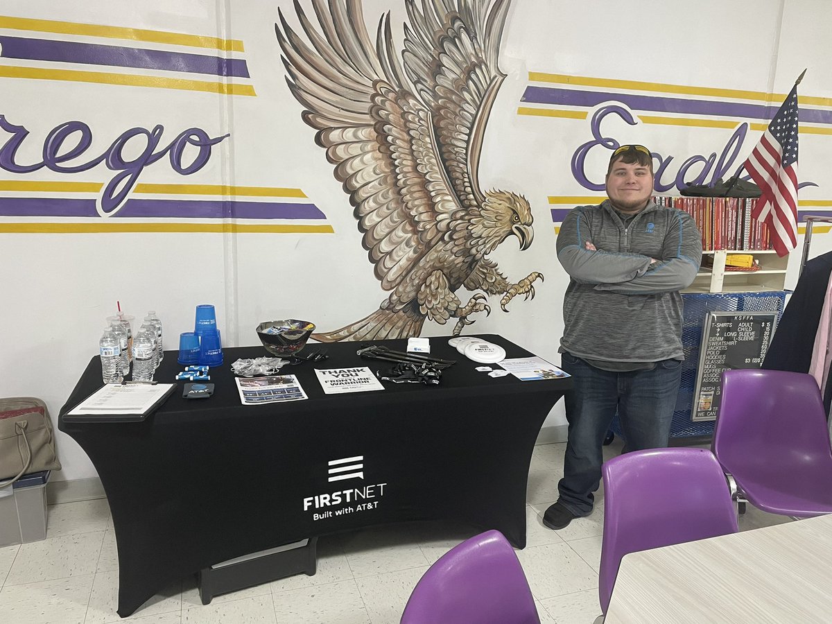 kballz83's tweet photo. Out showing our support for the Kansas State Firefighters Association at the Trego County Fire School. @ATT #PaintItBlueIn2022 #KAMOKickOff
#PumpUpTheFANs @KAMOkonnects @ErickJBush #winMOORE #LifeatATT@AlyssaMoore_12 @KAMO_GOAT https://t.co/C1k2XegZWR