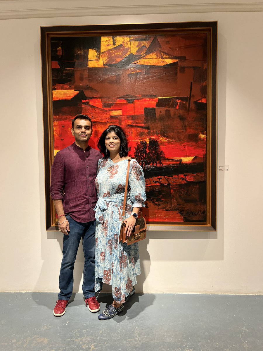 paavani's tweet image. At Bikaner house for ‘Infinite light’ by #pareshmaity 
Happy to see @ashishkumar taking ‘deep’ interest in art. 😁