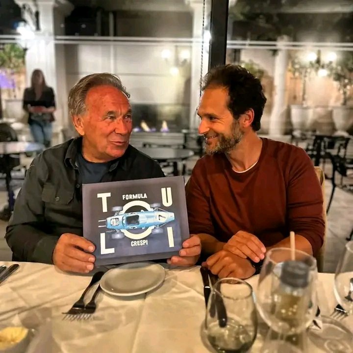 Siento.emocion mucha emocion....Junto <a href="/tuliocrespi/">tulio crespi</a> , <a href="/chanicrespi/">LucianoCrespi🇦🇷</a> a la familia Crespi, <a href="/DiegoZorrero/">Diego Zorrero</a> y <a href="/CallegariDani/">Dani Callegari</a> hace tiempo estamos trabajando para hacer el libro sobre la vida de Tulio..Ya hicimos el primer prototipo del mismo Viva La Vida.....Eternas gracias a Tulio...