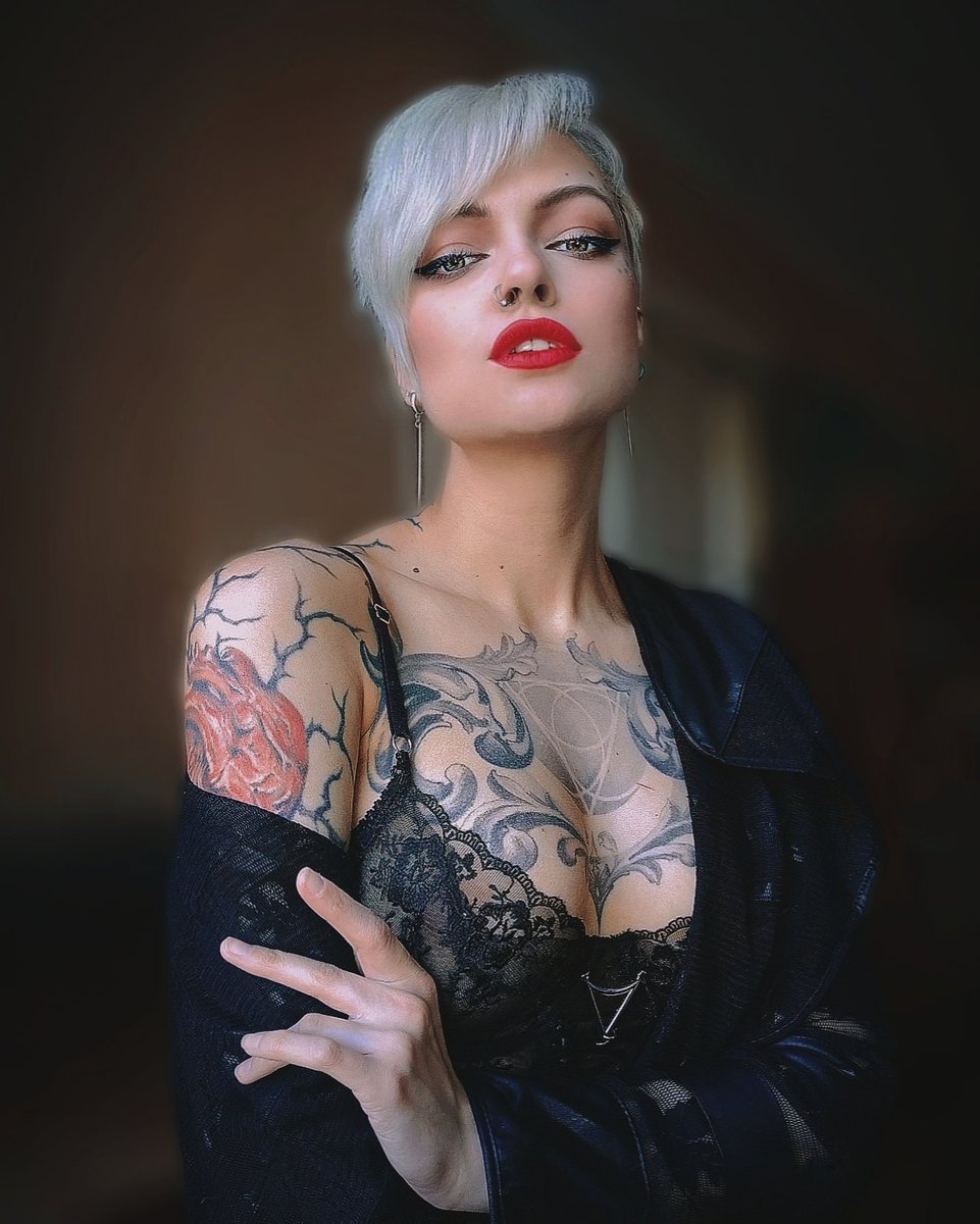 vampira_d's tweet photo. If I was your vampire 🦇 https://t.co/SkUblEIghS