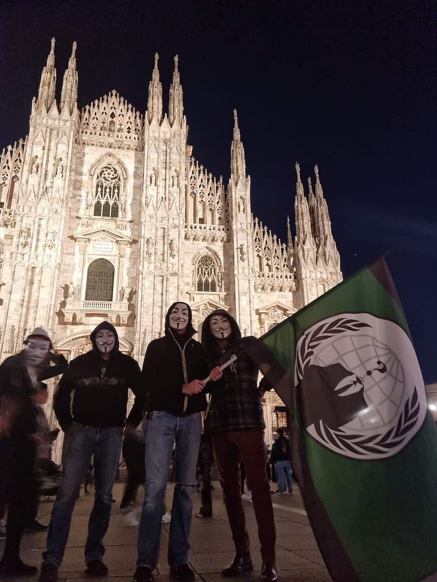 #Anonymous 
#MillionMaskMarch2022 
#Italy #Milano 🇮🇹
#GuyFawkesNight 
#BonfireNight2022 
#Nov5th 
Solidarity with people of Iran.