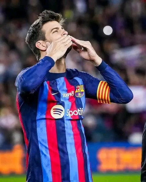 TFaouzzi's tweet image. Hommage à toi légende ❤️💙