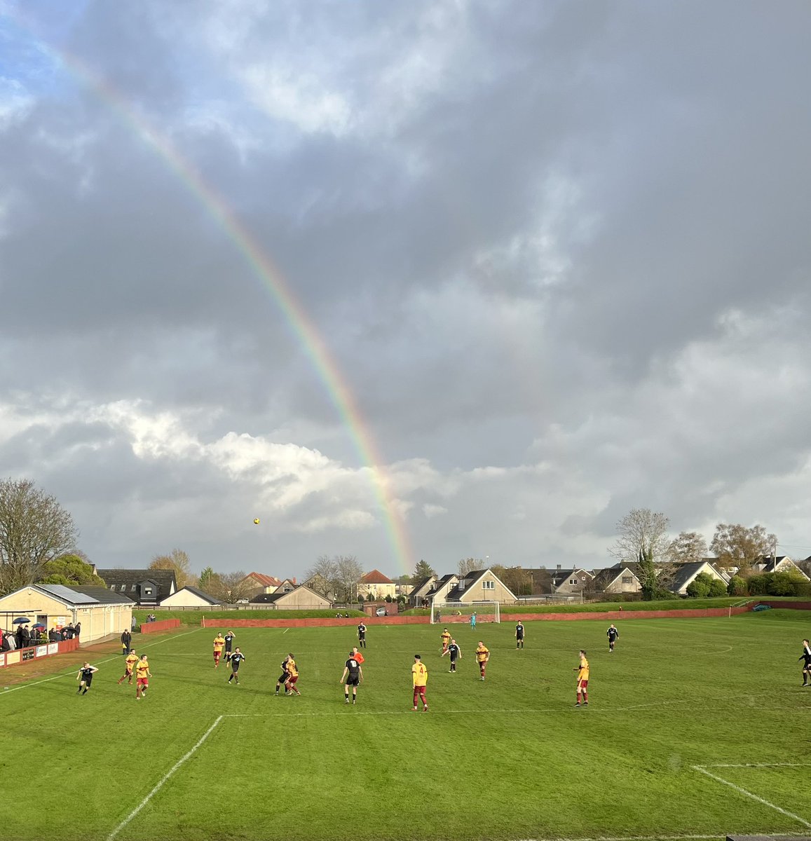 mmcilw's tweet photo. Whitburn 4 Dalkeith 2 🌈 https://t.co/3Ji9l0CcLg