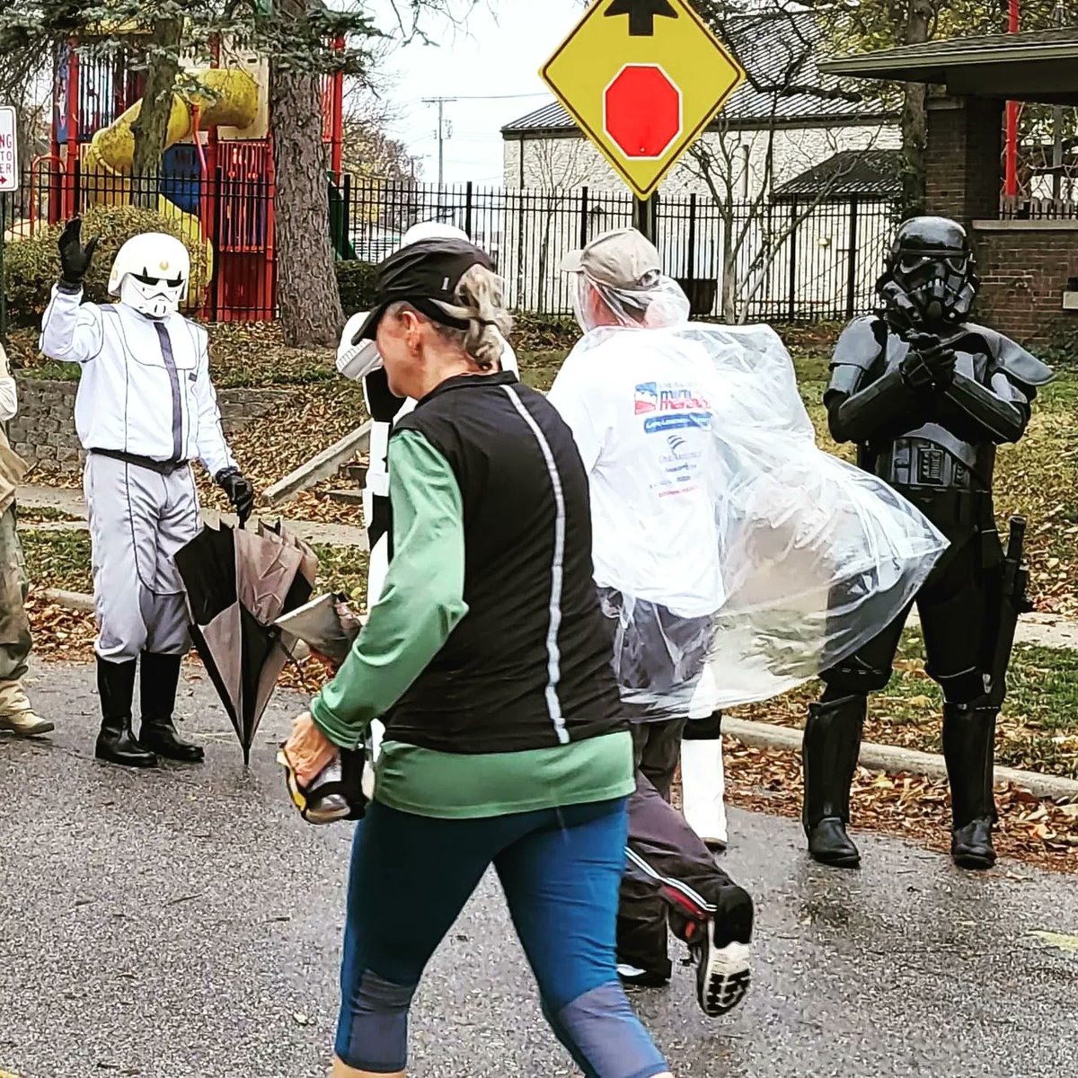 starwarsindiana's tweet image. This morning, @bloodfingarrison and @mosespabase joined forces to cheer on runners at the Indianapolis #MonumentalMarathon - providing some encouragement to finish. (Or even some motivation to run away!) Excellent job, troopers, and well done runners!