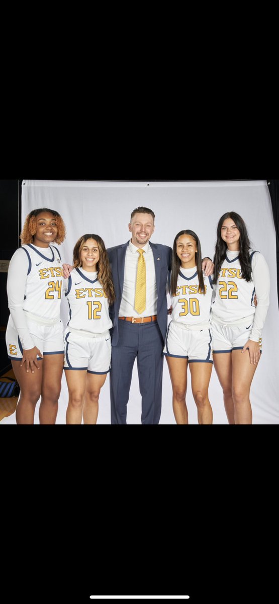 MUCoachJoe's tweet photo. Family group, position group, and the whole squad! Love every single one of these girls! #BBB https://t.co/1qOrnMnU9q