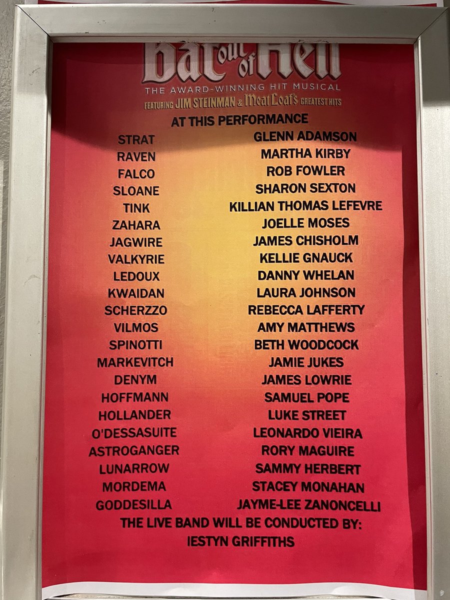 debicoote's tweet photo. Amazing double Bat day today @WokingTheatre watching @BatTheMusical - phenomenal performances all round 👏🏻👏🏻👏🏻 @RealRobFowler @SharonSextonIRE @MarthaKirbs @Glenn_Adamson @sampopemusic and all the incredible ensemble - you totally rock 🤘🏻🦇🎶 https://t.co/bdkvmtZBN4