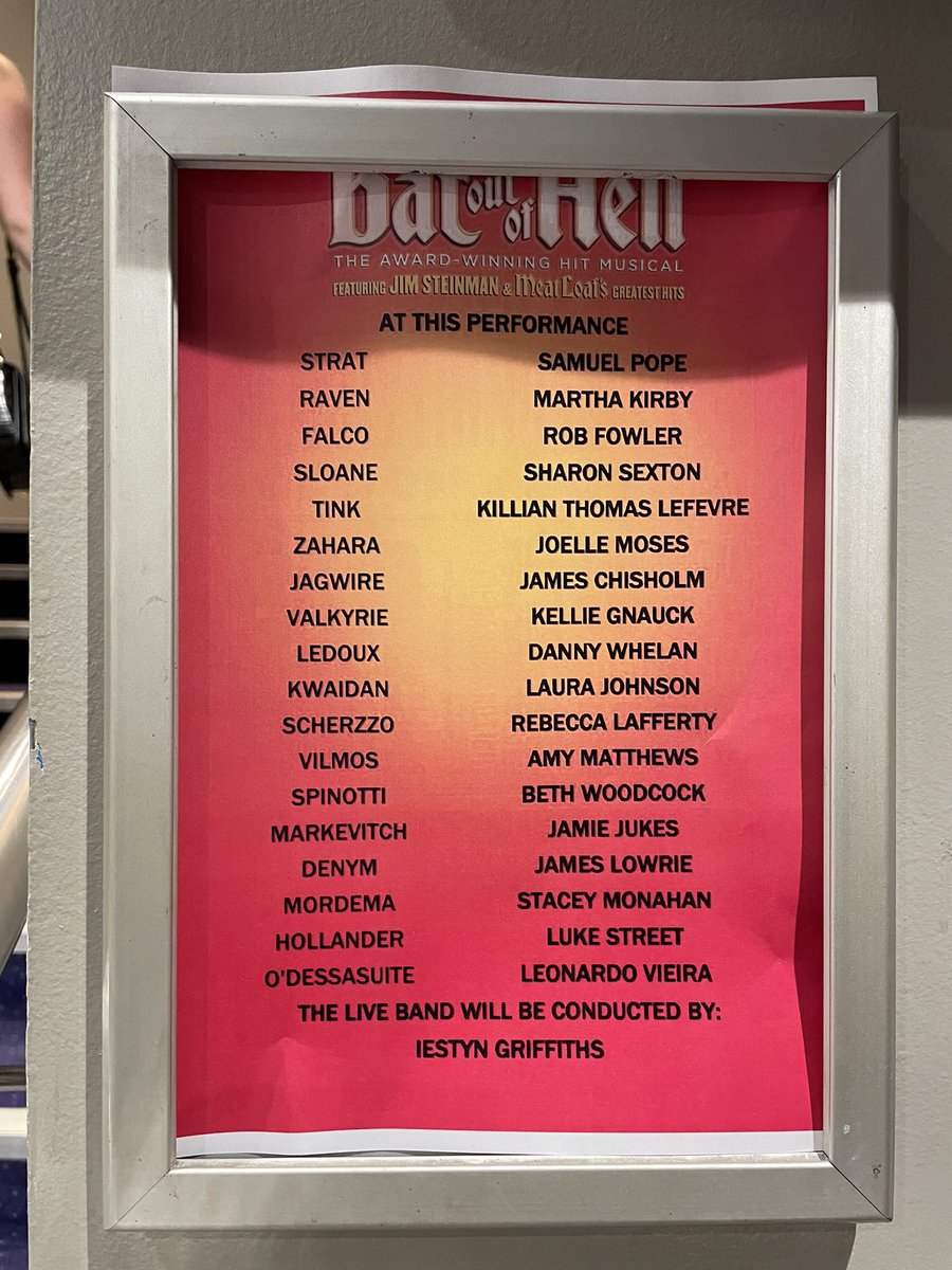 debicoote's tweet photo. Amazing double Bat day today @WokingTheatre watching @BatTheMusical - phenomenal performances all round 👏🏻👏🏻👏🏻 @RealRobFowler @SharonSextonIRE @MarthaKirbs @Glenn_Adamson @sampopemusic and all the incredible ensemble - you totally rock 🤘🏻🦇🎶 https://t.co/bdkvmtZBN4