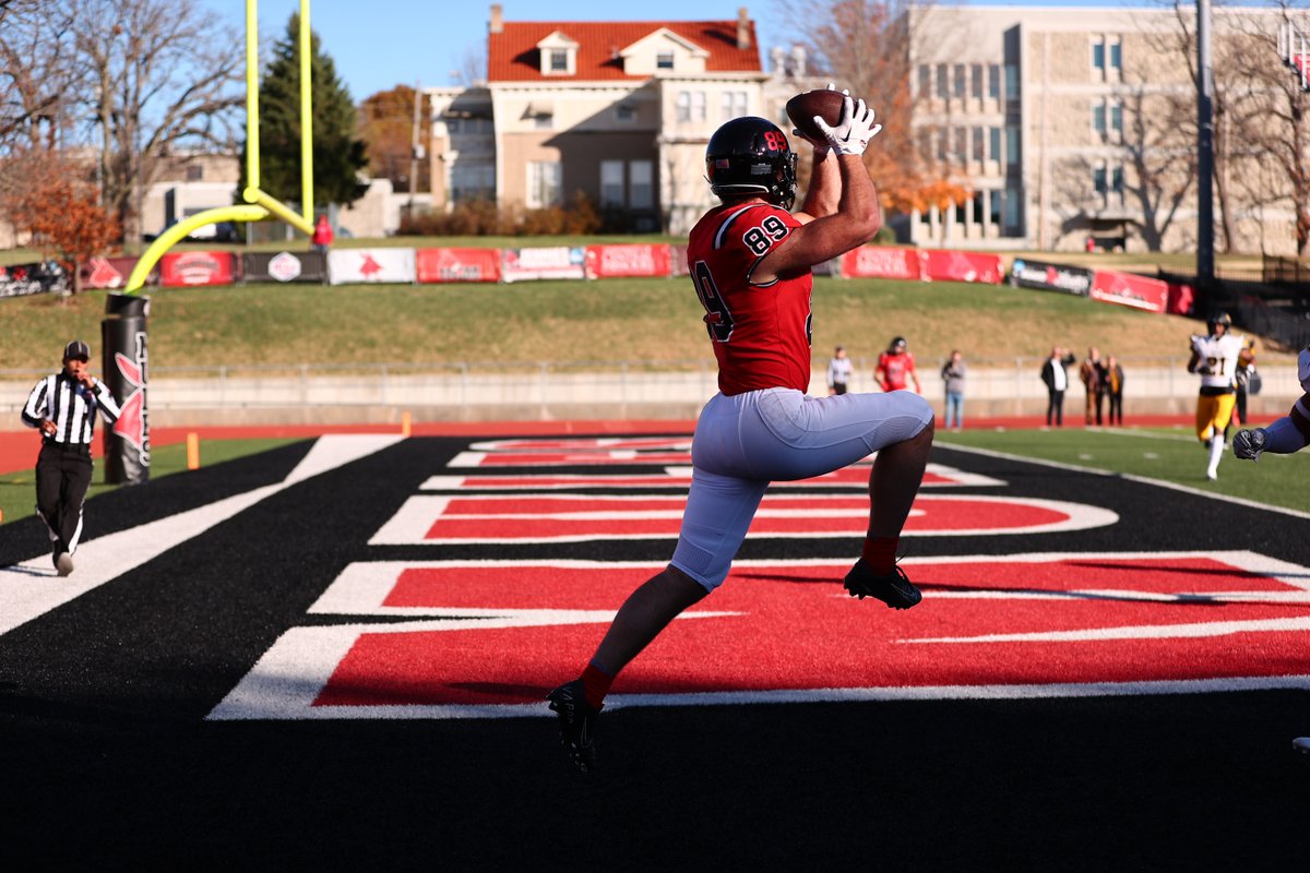 ucm_athletics's tweet photo. 🏈 RECAP

Bo Reeves hauled in a 20-yard TD pass from Cedric Case, leading @UCMFootballTeam to a thrilling 40-37 "W" over Missouri Western in double OT Saturday afternoon on Senior Day!

📝 | https://t.co/snzSExLipH

#teamUCM x #MuleBrothers https://t.co/W26JTYjiI4
