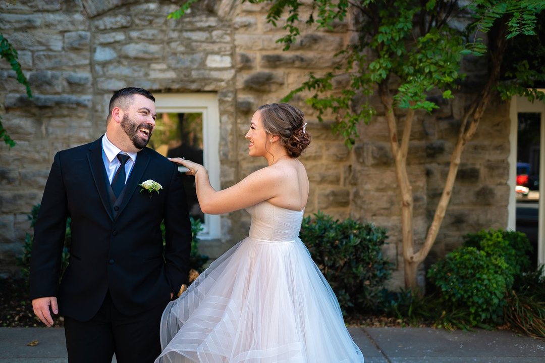 First Look goals on LOCK. Loved capturing Raelyn + Colton @thebelltowernashville 

#detailsnashville #nashvilleweddingphotographer #Nashvilleweddingvideographer #weddingphotography #nashvilleweddings #southernweddings #nashville #nashvilleTN  #nashvillebride #nashvillegroom #dest