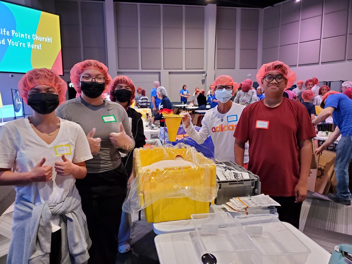 ICHS_TENNIS's tweet photo. ICHS Tennis represented at the Turn the Table on Hunger Meal Packing Event. Team member Nicolas Nino De Rivera giving back to the community by volunteering.
#givingback #communityservice #leadbyexample https://t.co/ACOMtDSA1S